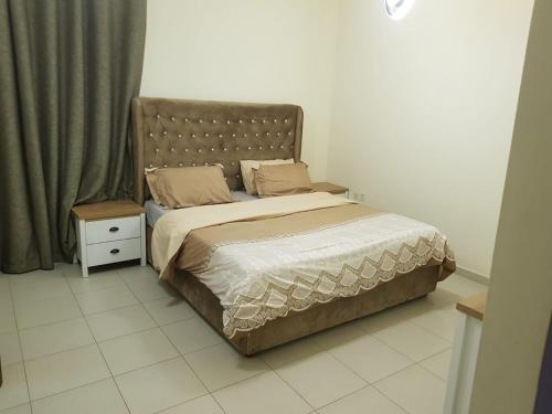 En eller flere senge i et værelse på شاليهات ميناء العرب