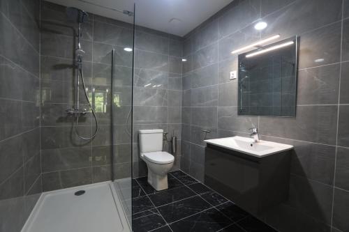 Kylpyhuone majoituspaikassa La Bayenne
