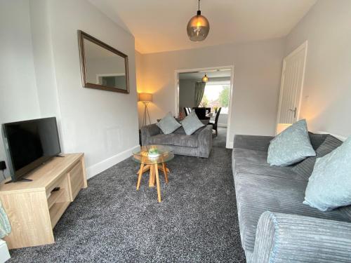 Stylish, 3-bedroom home, with parking on premises
