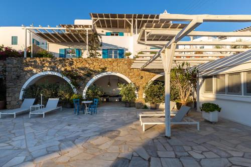 Callisti Mykonos Town with pool view and Calypso upper floor with sea view