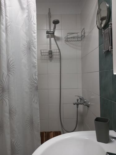 A bathroom at Helen's Welcoming & cozy flat