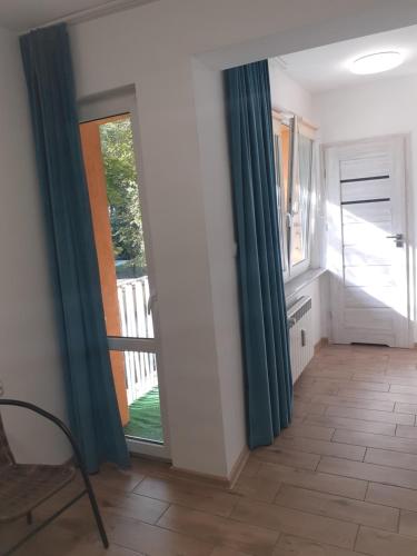 Posteľ alebo postele v izbe v ubytovaní APARTAMENTY CENTRUM PIŁSUDSKIEGO