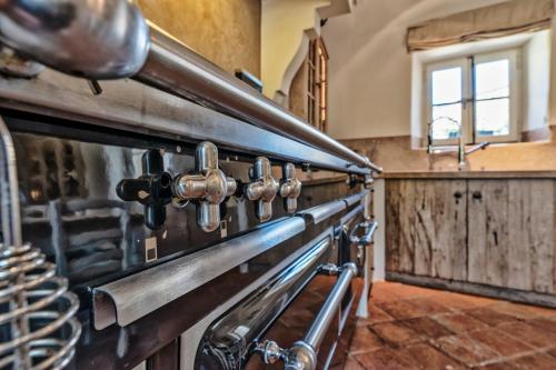 an old stove in a kitchen with a counter at Domaine de Puybernier in Jouques