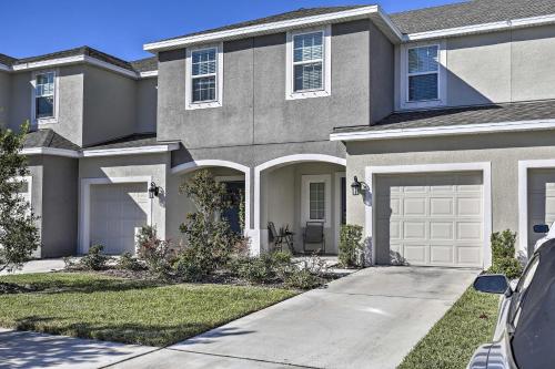 Peaceful Riverview Townhome about 4 Mi to Beach!