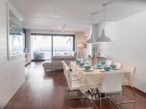Lujoso apartamento a 1a línea del mar