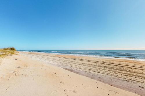 Gallery image of Pinch Me #12H in Hatteras