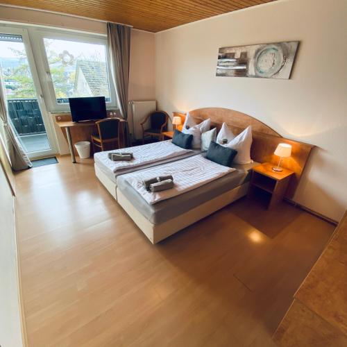 a hotel room with a bed and a television at Haus Löhrberg in Hemer