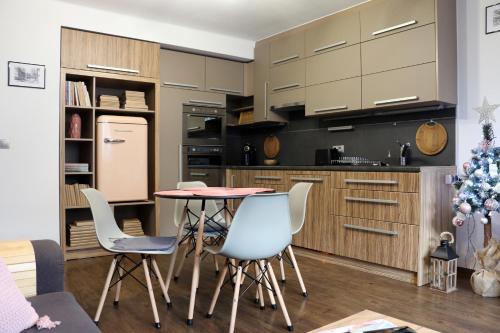 Kuchyňa alebo kuchynka v ubytovaní Apartament W SERCU USTRONIA