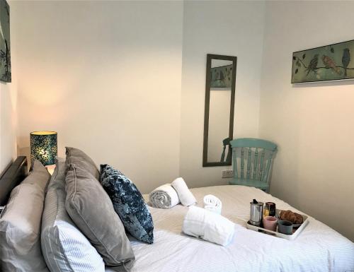 een bed met kussens en een dienblad bij Restful 1-Bedroom flat in St Helens in Saint Helens