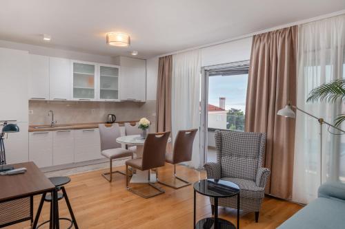 Kuchyň nebo kuchyňský kout v ubytování SOLU Apartment