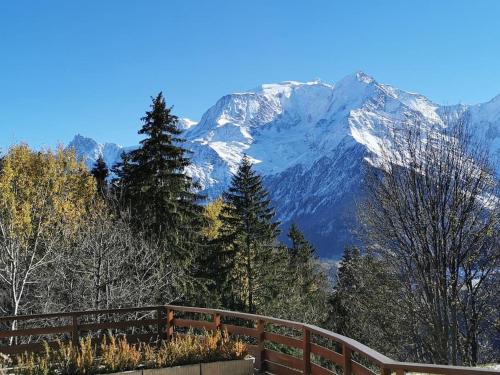 balcone con vista su una montagna innevata di Saint-Gervais-les-Bains, Appartement 4 personnes a Saint-Gervais-les-Bains