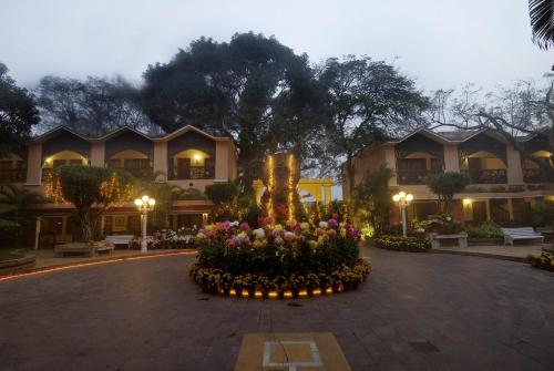 a courtyard with a fountain in the middle of a building at Mayfair Rourkela in Panposh
