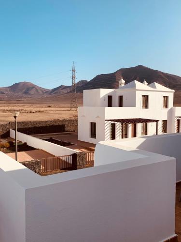 Splendid Casa Papagayo, heated pool, roofterrace with views and Wifi