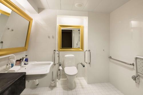 Ένα μπάνιο στο Radisson Blu Marina Palace Hotel, Turku