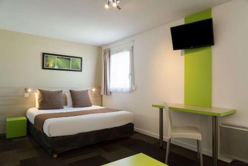 Katil atau katil-katil dalam bilik di Sure Hotel by Best Western Nantes Saint-Herblain