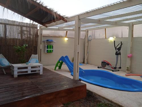 Piscina a PalletsSuites o a prop