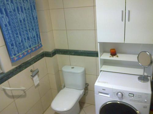 A bathroom at Apartament LEON Maleme do 6 os.