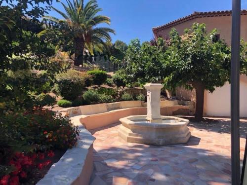 10 à 12 pers FAMILLE Amateurs randonnée Boulouris Panorama Saint Raphael Tennis Piscine partagé