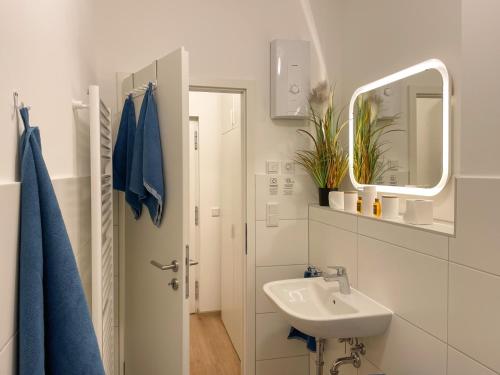 Koupelna v ubytování HAUS IM SCHILF 1 - Oase mit Seeblick - Adults only