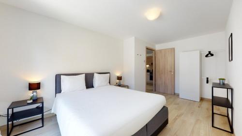 Postel nebo postele na pokoji v ubytování Nonanteneuf appart hōtel Aigle - contactless check-in