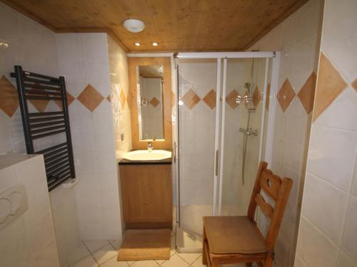 Vonios kambarys apgyvendinimo įstaigoje Appartement Villard-sur-Doron, 2 pièces, 4 personnes - FR-1-293-244