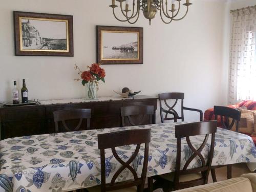 Spacious apartment with sea view in Nazaré - 120 m², fireplace