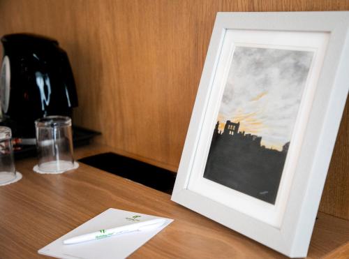 a picture of a painting on a table at Holiday Inn Kenilworth - Warwick by IHG in Kenilworth