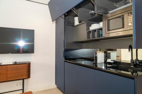 Una cocina o cocineta en Smartrental Collection Gran Vía Centric