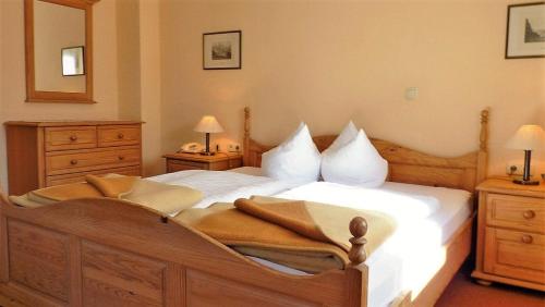Llit o llits en una habitació de Hotel garni Floriani