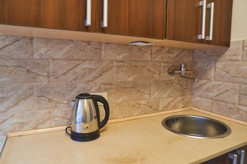 a coffee maker sitting on a counter next to a sink at Центр 1-поверх жалюзі на вікнах кондицioнер wifi in Ivano-Frankivsʼk