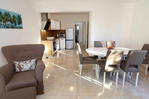 Apartment in Okrug Gornji with sea view, terrace, air conditioning, WiFi 5059-2