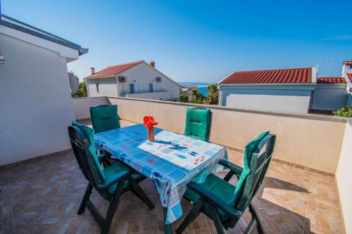 Apartment Gianni only 70m from the sea, island Pag