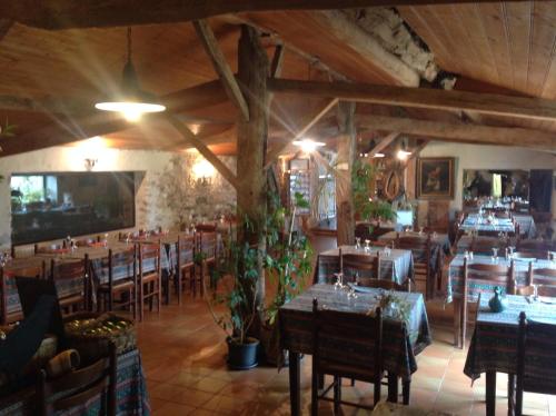 a restaurant with tables and chairs in a room at Ferme Auberge L'Ile Sauvage in Bouin