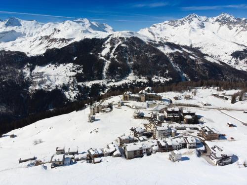 an aerial view of a ski resort in the snow at Casa in un'esclusiva zona di Motta di Sotto in Motta
