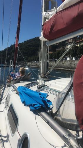 Gambar di galeri bagi Barca a vela sul lago Maggiore di Locarno