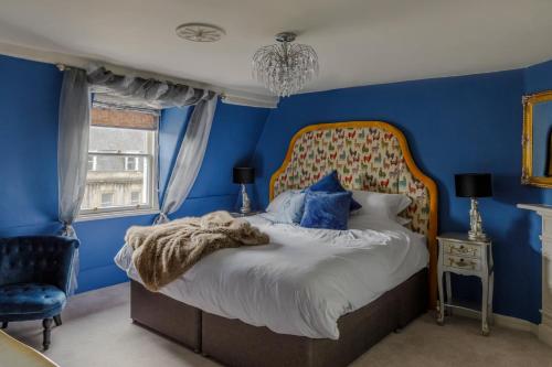 Lova arba lovos apgyvendinimo įstaigoje Impeccable 4-Bed Apartment in Bath