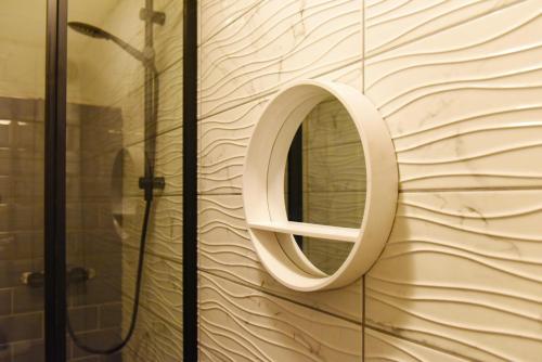 Koupelna v ubytování Westgate House - 5 bedroom newly renovated house with hot tub & private parking