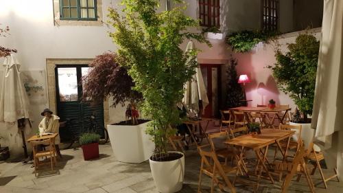 Κήπος έξω από το Hotel Monumento Pazo de Orbán