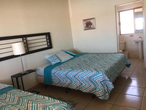 מיטה או מיטות בחדר ב-Casa Llena de Vida LB8 Alberca privada VISTA A LA BAHIA