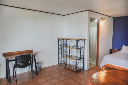 Una cama o camas en una habitación de Hotel Buenos Aires