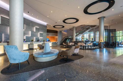 Lobbyn eller receptionsområdet på Radisson Blu Hotel Rostock