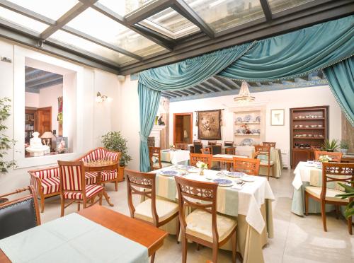 En restaurant eller et spisested på Judita Palace Heritage Hotel