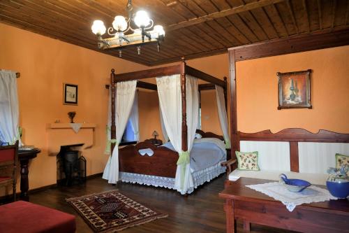 A bed or beds in a room at Kivotos Epavlis