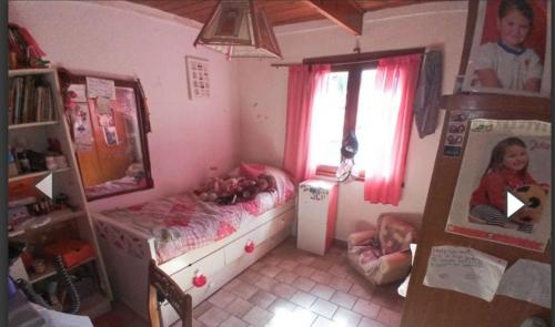 a small room with a little girl sitting in a bed at Casa con piscina en Sierra de los Padres in Mar del Plata