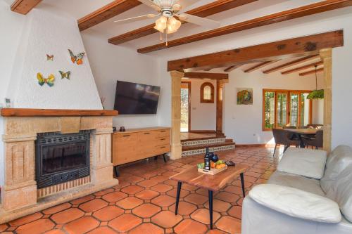 Casa Patricia by Aguilarent