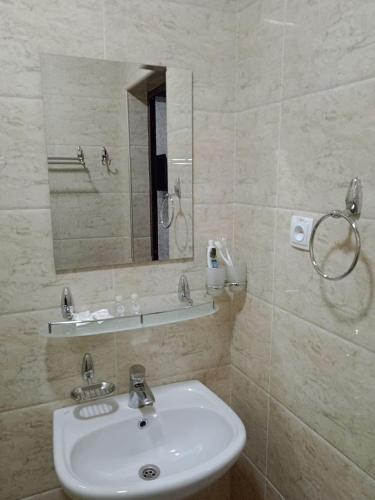 Koupelna v ubytování Taxtapul Hotel