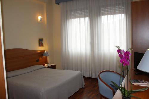 a hotel room with a bed and a window at Hotel Il Duca d'Este in Ferrara