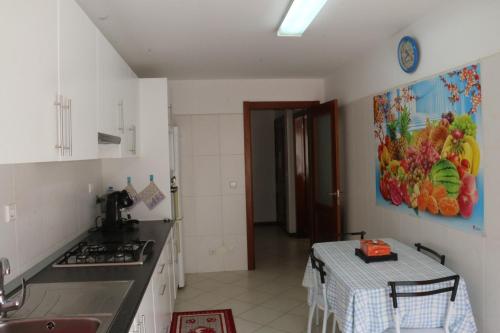 Η κουζίνα ή μικρή κουζίνα στο Complexo Multiuso Copacabana
