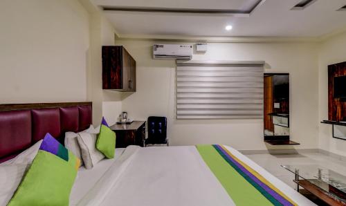 Μια τηλεόραση ή/και κέντρο ψυχαγωγίας στο Itsy Hotels Kozy Rooms