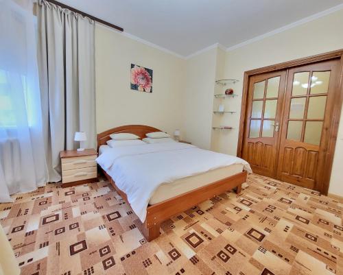 Cama o camas de una habitación en Apartment on Hryshka Street